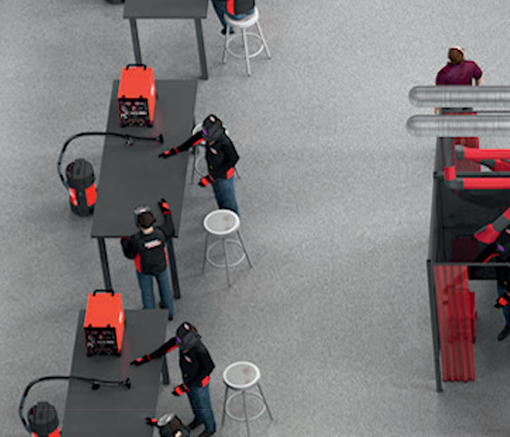 Suvirinimo mokymo laboratorija su keliomis virtualios realybės suvirinimo treniruoklių darbo vietomis.