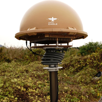 stacionari dronų aptikimo radarų sistema su kupolo formos antena