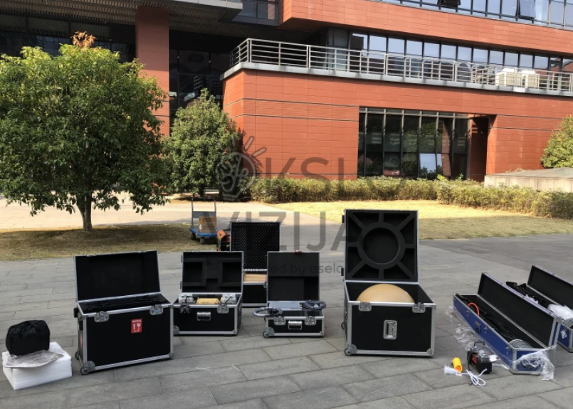 dronų aptikimo ir sekimo sistema lauko sąlygoms su antenomis ant trikojų