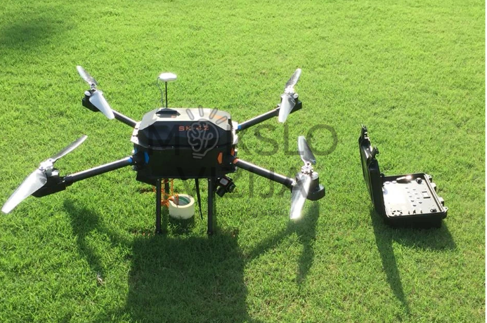 profesionalus inspektavimo dronas su vertikaliu pakilimu ir kamera