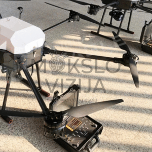 profesionalus dronų komplektas su transportavimo įranga inspektavimo darbams