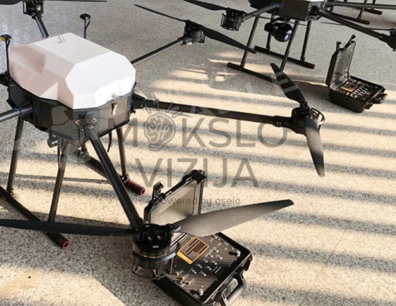 profesionalus dronų komplektas su transportavimo įranga inspektavimo darbams