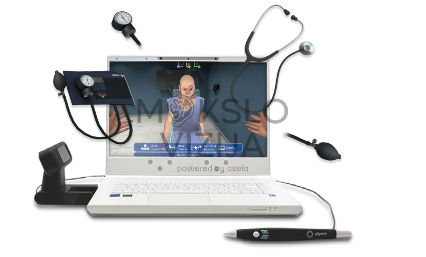 Nešiojamas kompiuteris su virtualiu pacientu ekrane ir medicininiais įrankiais aplink, naudojamas medicinos asistento mokymui