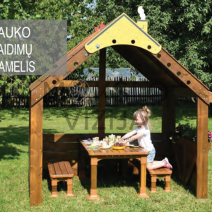Lauko žaidimų namelis erdvus ir patvarus sprendimas vaikų žaidimams lauke.
