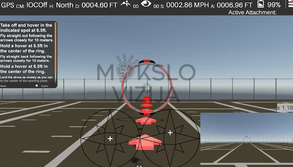 Drono mokymo simuliatoriaus ekranas su skrydžio užduotimis, navigacijos žymomis ir pilotavimo valdymo elementais.