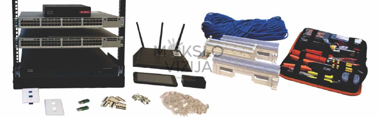 Kompiuterių tinklų administravimo mokymo sistemos komplektas su serverine spintele, komutatoriais, belaidžiu maršrutizatoriumi, kabelių organizavimo moduliais, tinklo kabeliais, montavimo įrankiais ir laboratoriniais priedais.