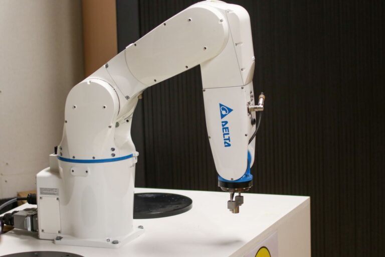 Robotų rankos profesiniame mokyme: ką jos suteikia mokiniams?